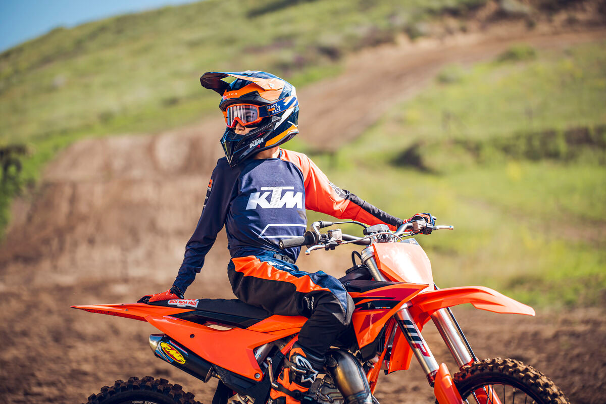 Boy on Motorcross bike photo by Sebas Romero