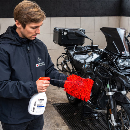 IPONE Cleaning Kit showing 1L Moto Wash and Microfiber Wash Mitt