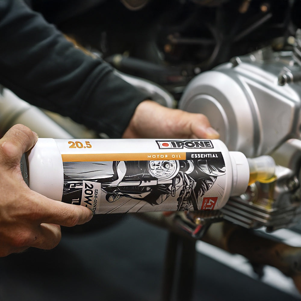 IPONE 20.5 - Semi Synthetic 4T Oil - easy pour